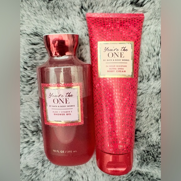 You’re the One Bath & Body Works Body Cream & Shower Gel Spa Set Rose Strawberry - Picture 1 of 2